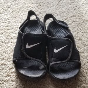 Boys Nike Sandels size 13C